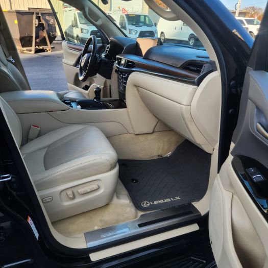 Used 2017 Lexus LX 570 4WD image 18