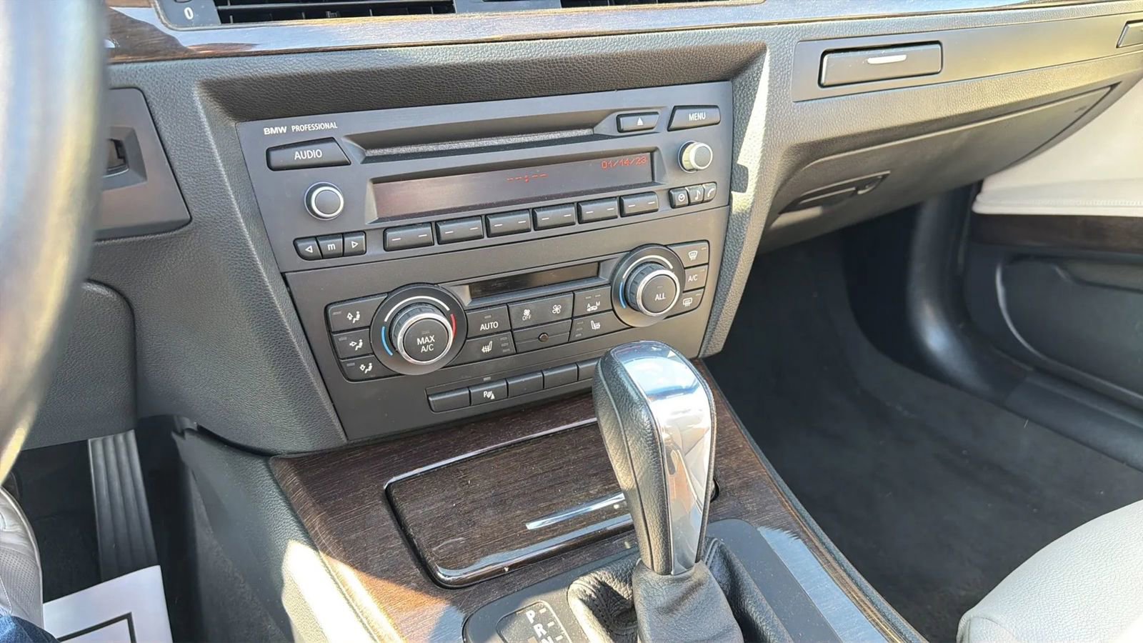 Used 2013 BMW 328i Convertible image 16