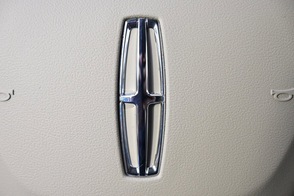 New 2025 Lincoln Corsair Reserve w/ Towing Package image 33