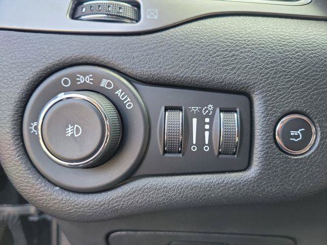 Used 2019 Jeep Cherokee Limited FWD image 21