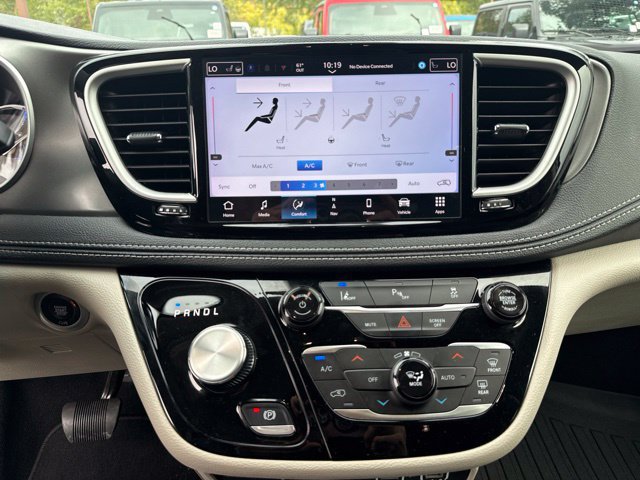 Used 2024 Chrysler Pacifica Limited FWD image 23
