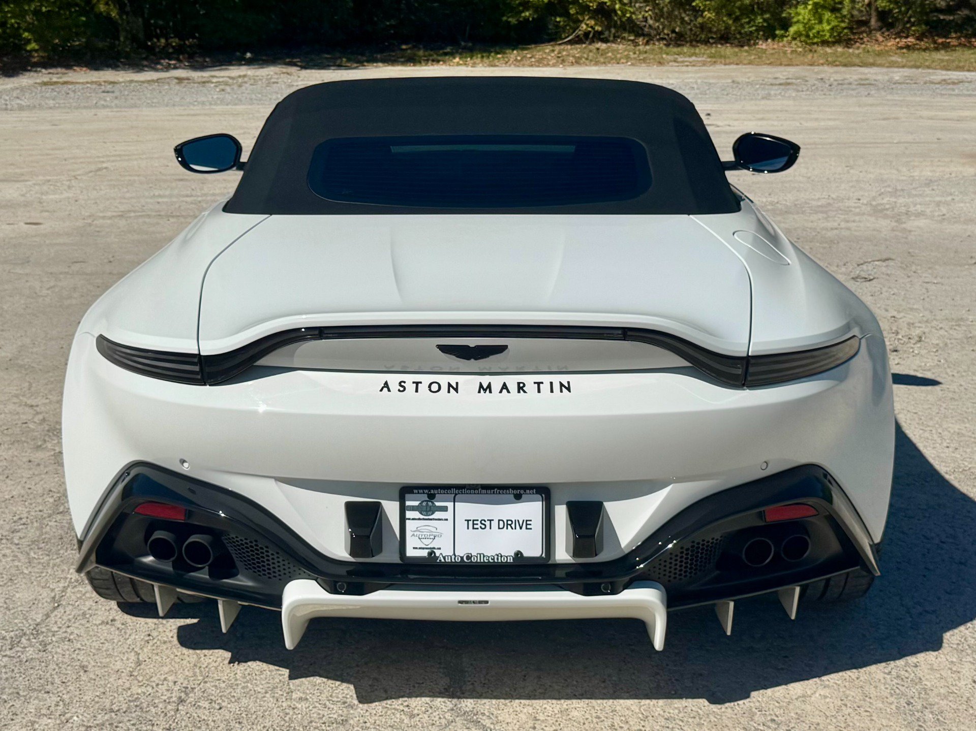 Used 2023 Aston Martin V8 Vantage Roadster RWD image 15