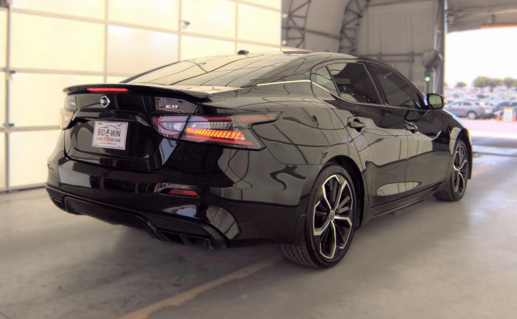 Used 2022 Nissan Maxima SR w/ Sport Mat Group FWD image 3