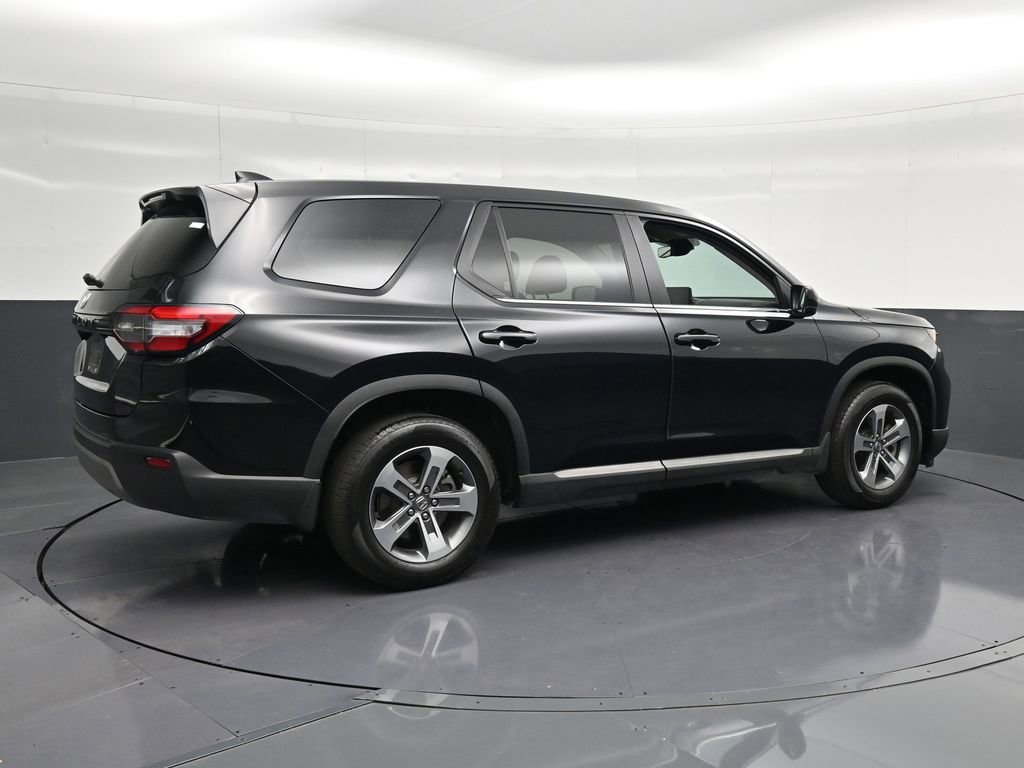 Used 2025 Honda Pilot EX-L image 3
