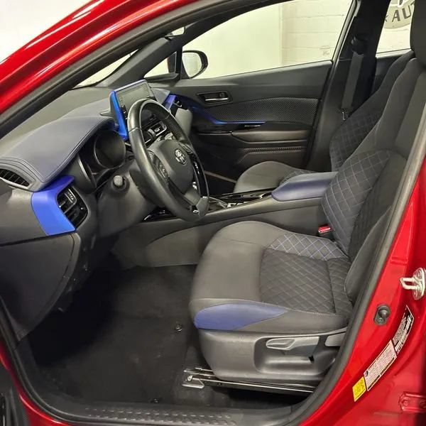 Used 2021 Toyota C-HR XLE FWD image 9