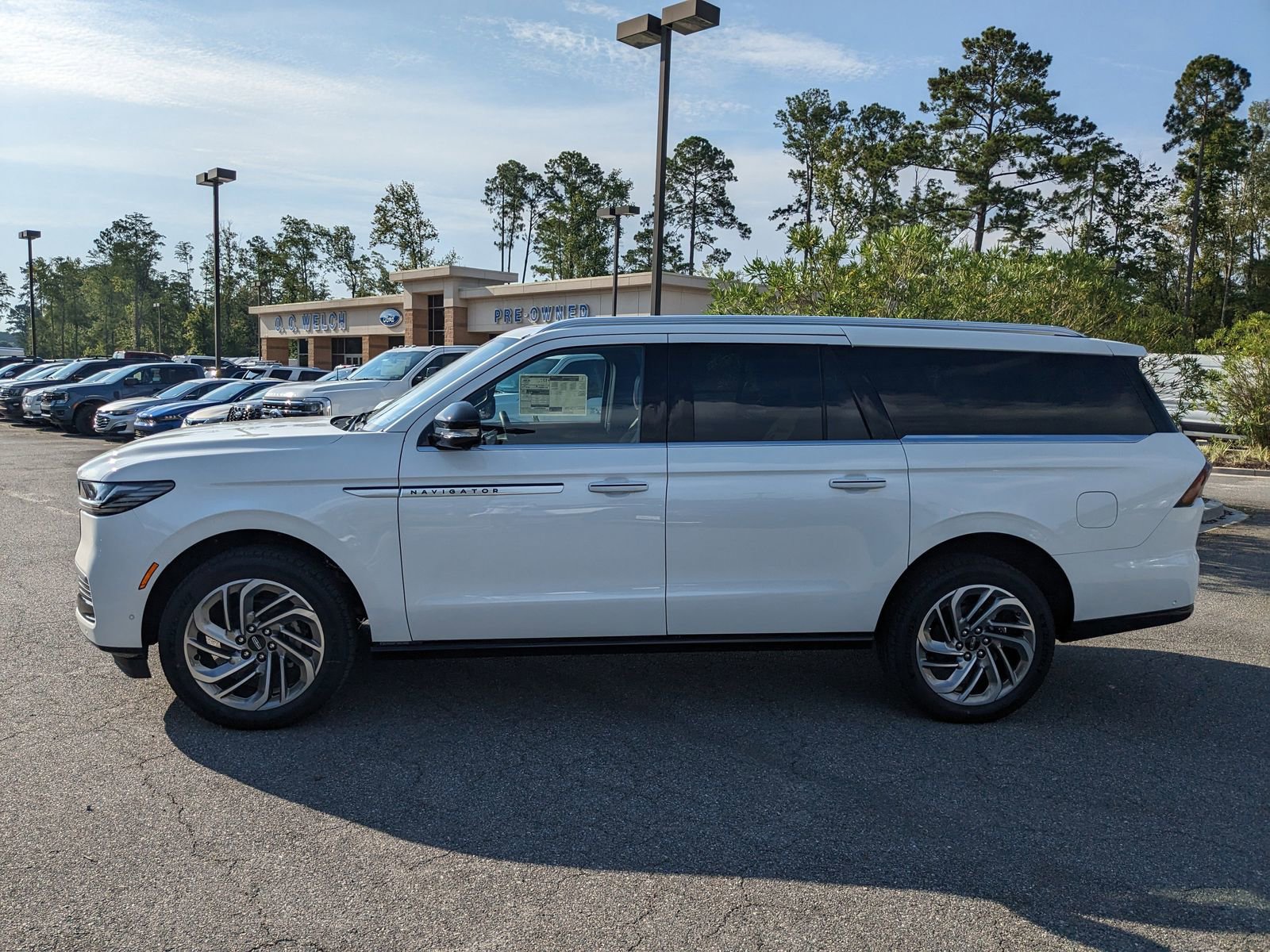 New 2025 Lincoln Navigator L Reserve image 9