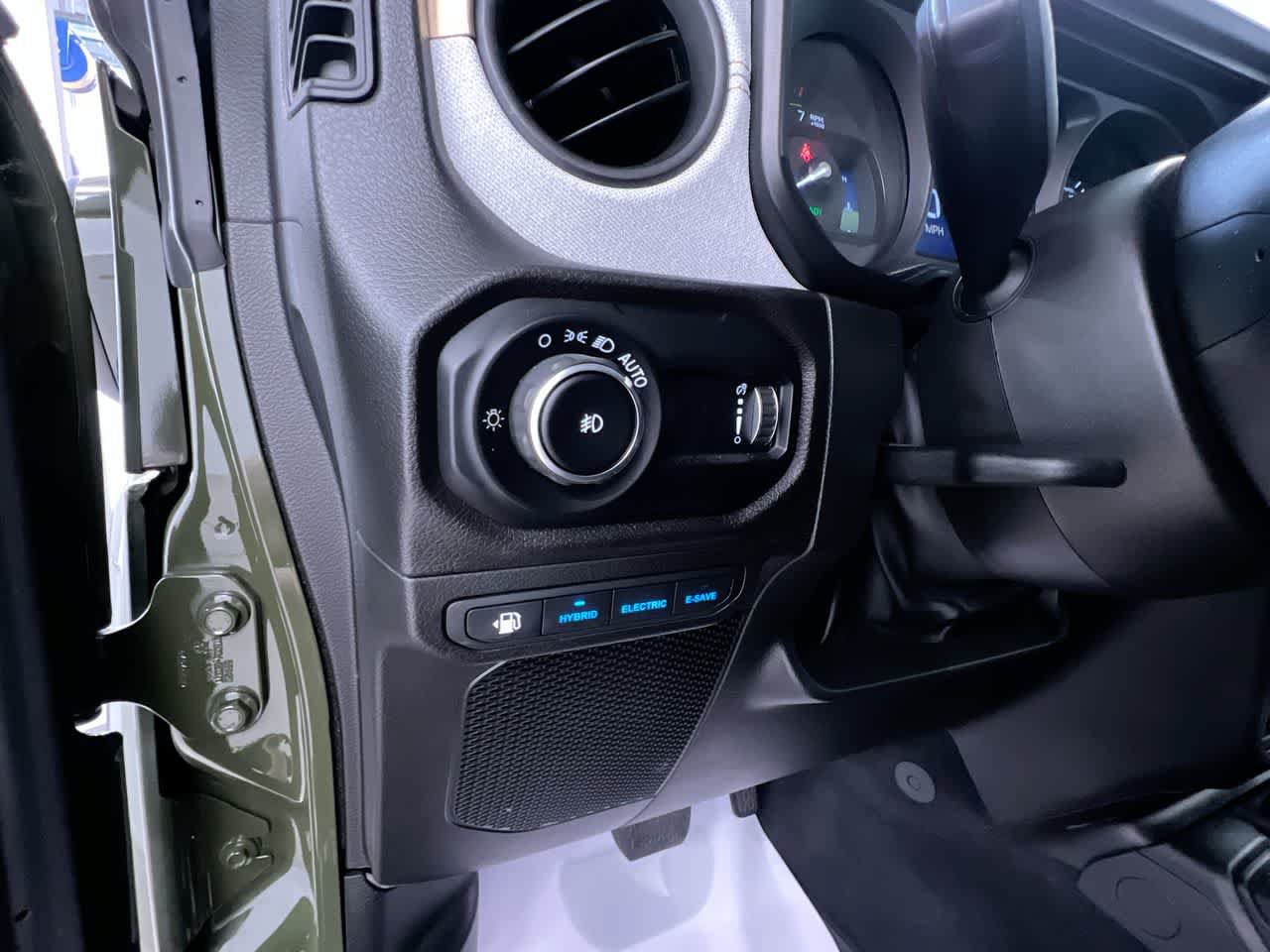 Used 2024 Jeep Wrangler Unlimited w/ Convenience Group AWD/4WD image 16