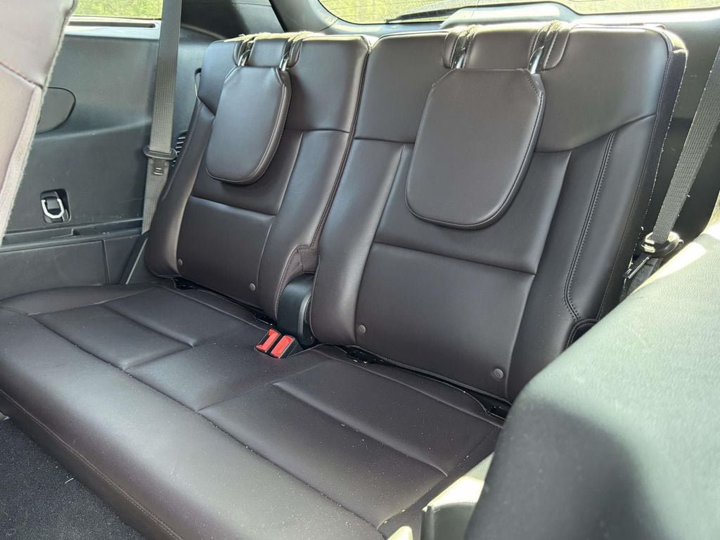 Used 2025 Ford Explorer Platinum AWD/4WD image 18