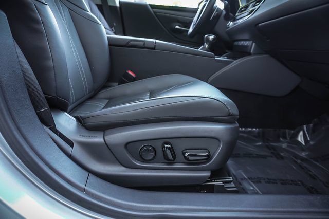 Certified 2025 Lexus ES 300h w/ Luxury Package FWD image 23