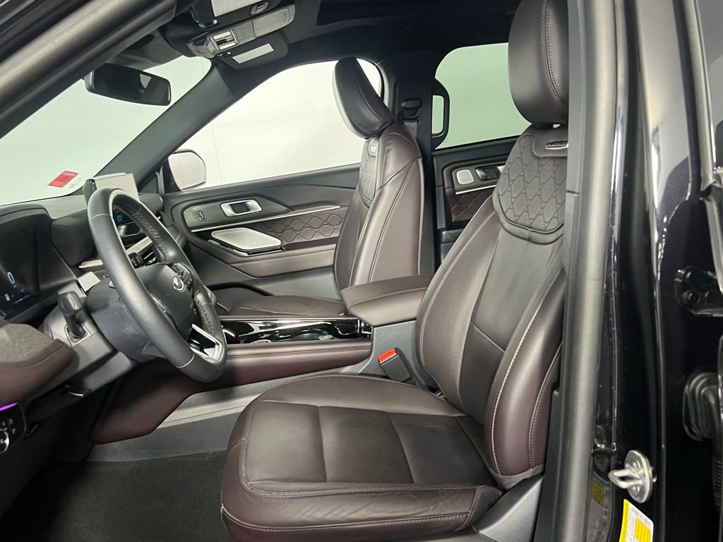 Used 2025 Ford Explorer Platinum w/ LUX Leather Package image 23
