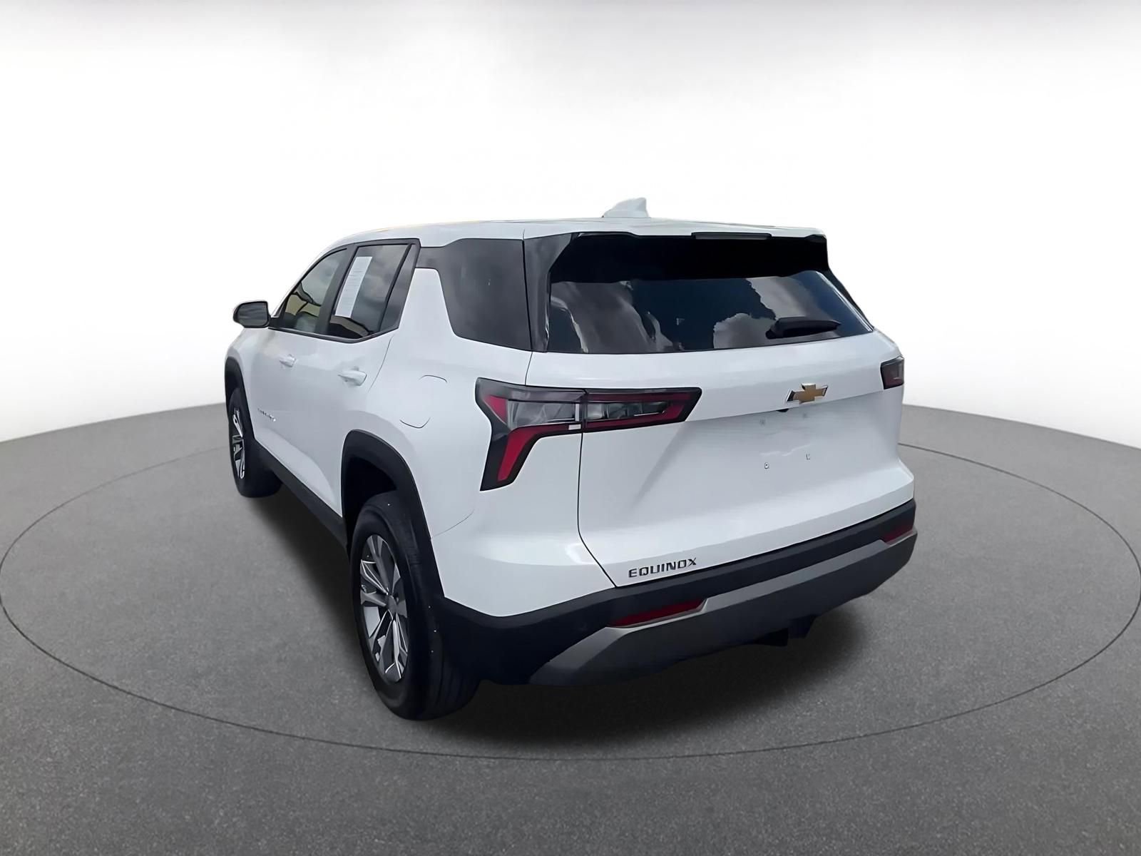 Used 2025 Chevrolet Equinox LT FWD image 11