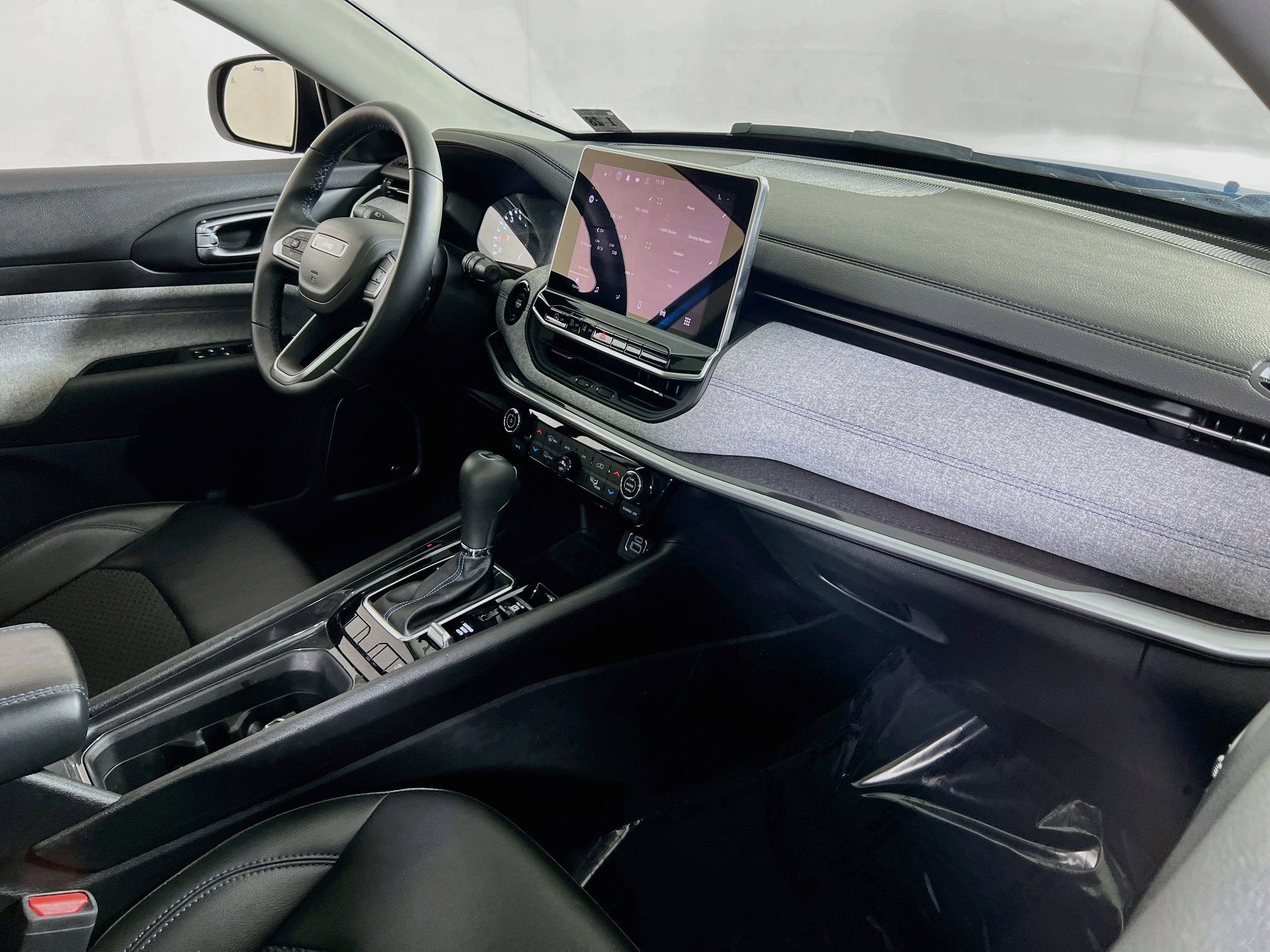 Used 2022 Jeep Compass Latitude w/ Sun and Sound Group AWD/4WD image 26