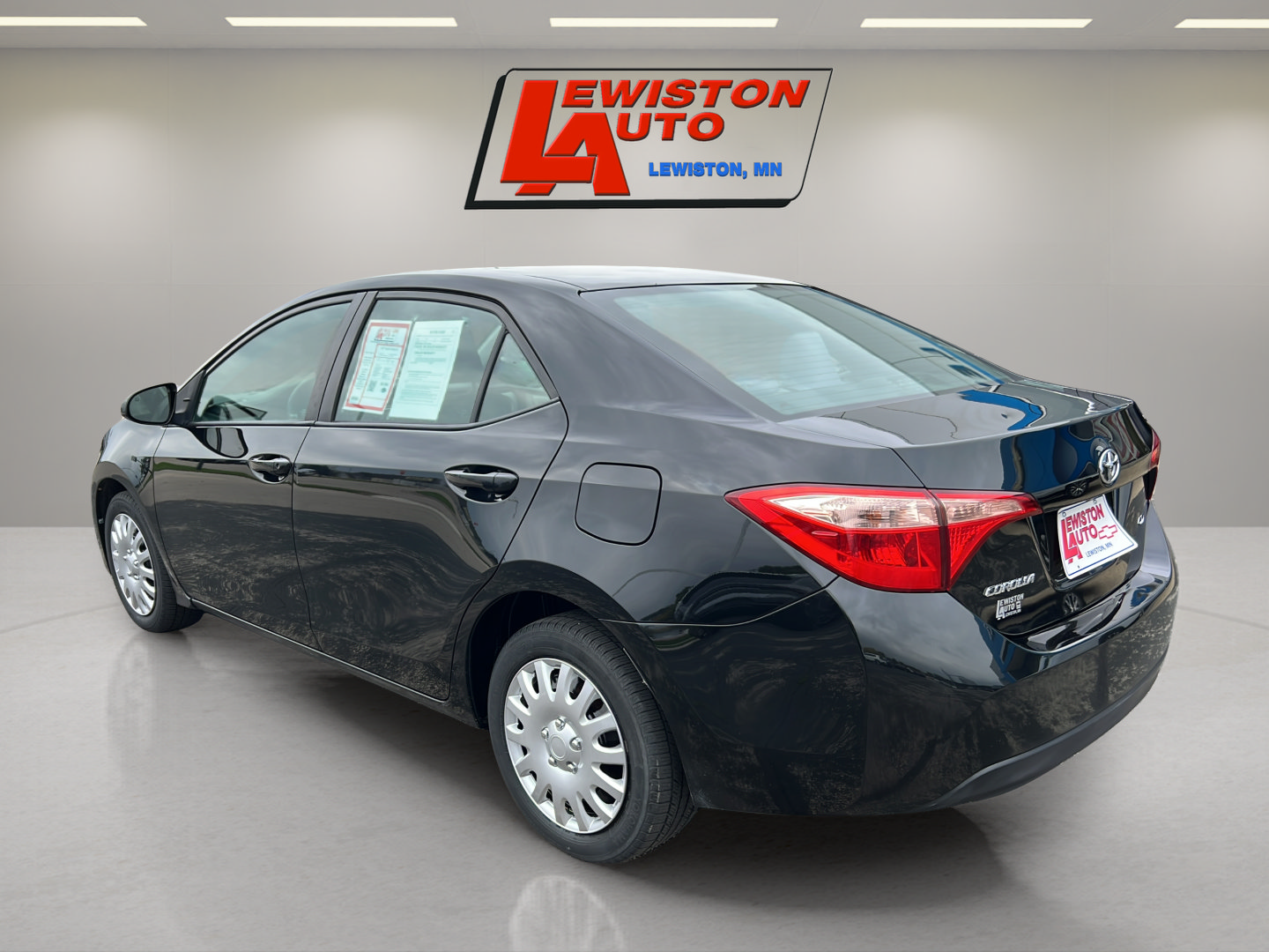 Used 2017 Toyota Corolla LE w/ Carpet Mat Package (TMS) FWD image 11