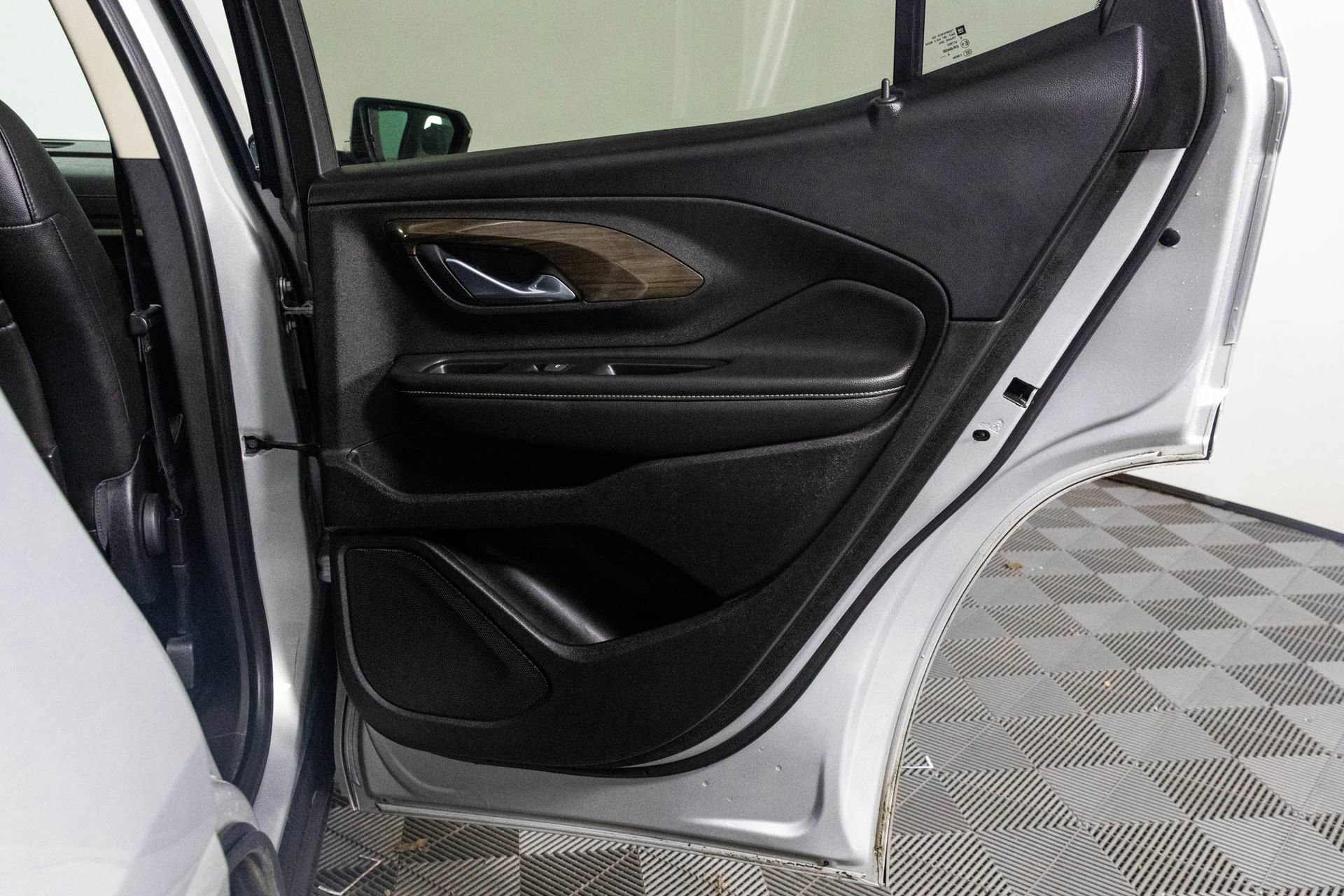 Used 2019 GMC Terrain Denali w/ Advanced Safety Package image 40