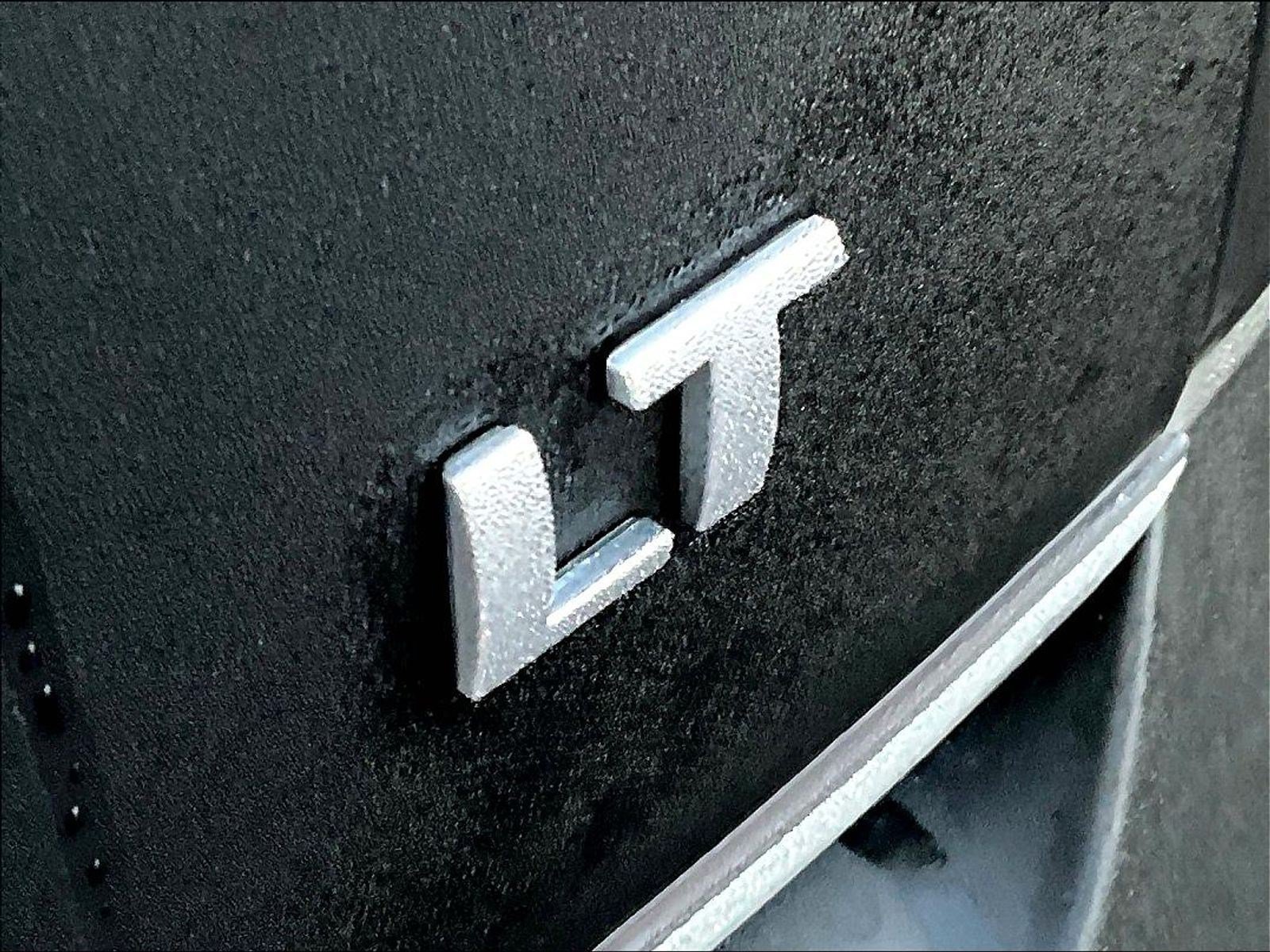 Used 2023 Chevrolet Traverse LT FWD image 24
