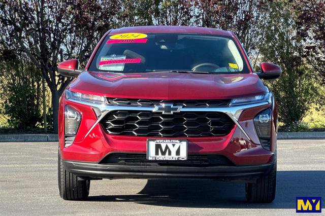 Used 2024 Chevrolet Trax LS w/ LS Convenience Package image 9