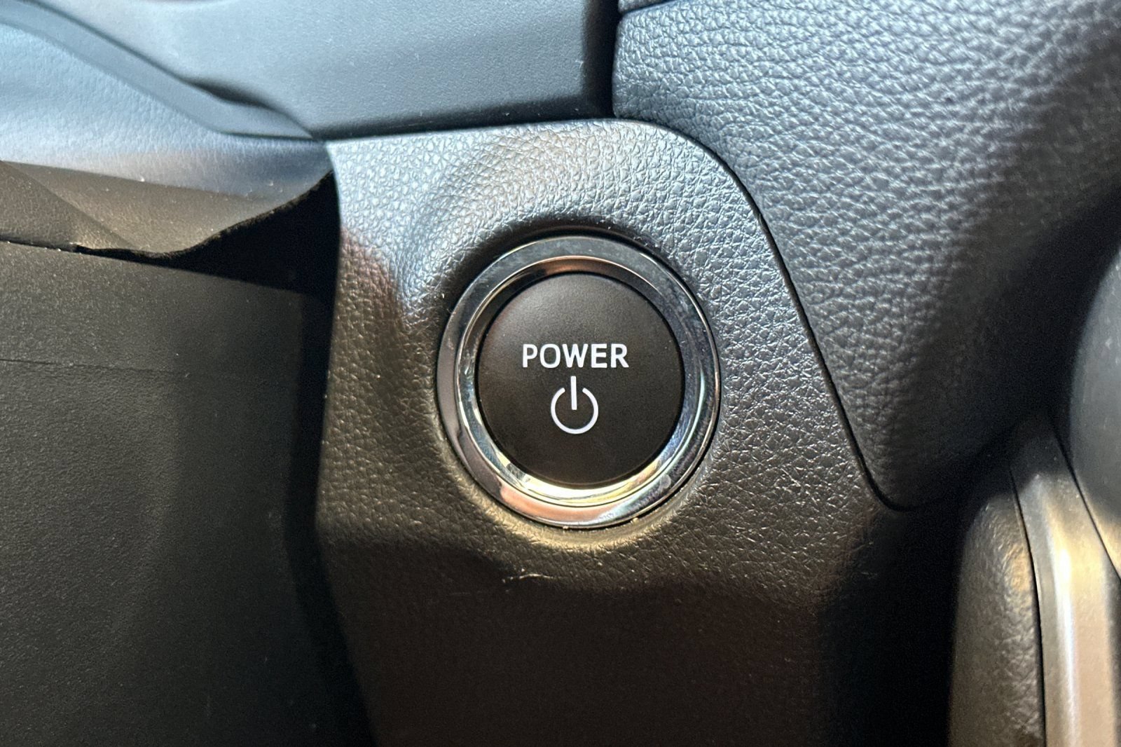 Used 2025 Toyota RAV4 XLE AWD/4WD image 25