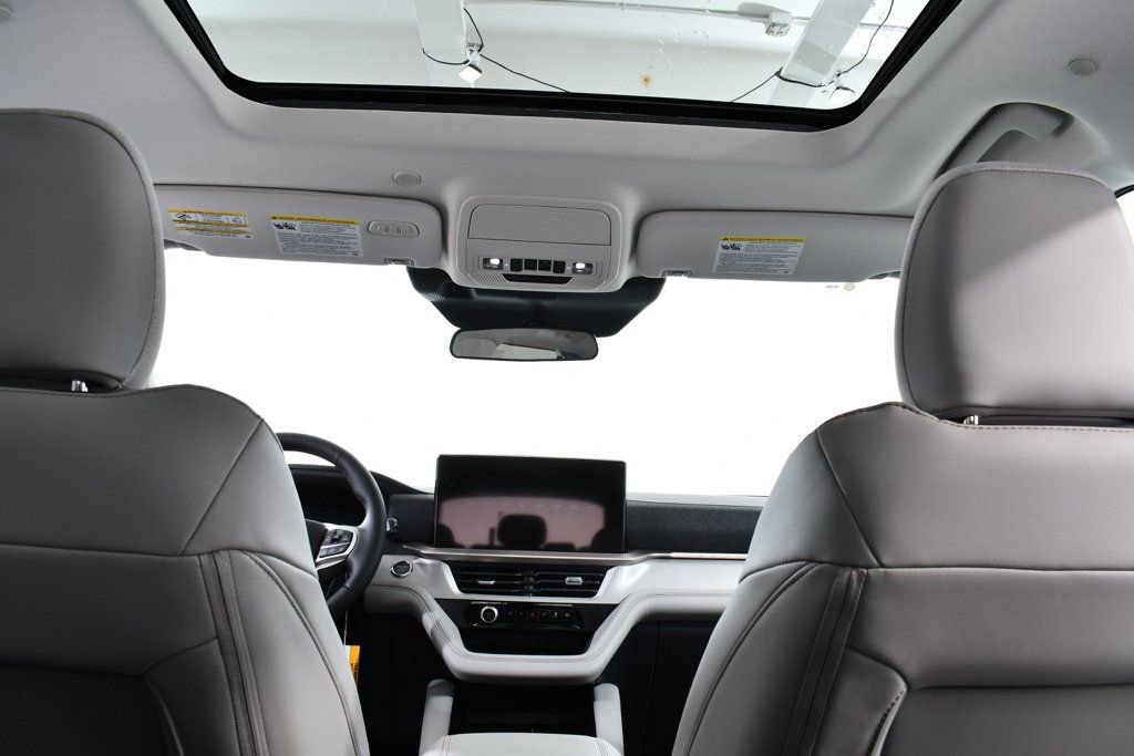 New 2025 Ford Explorer Active w/ Active Comfort Package image 17