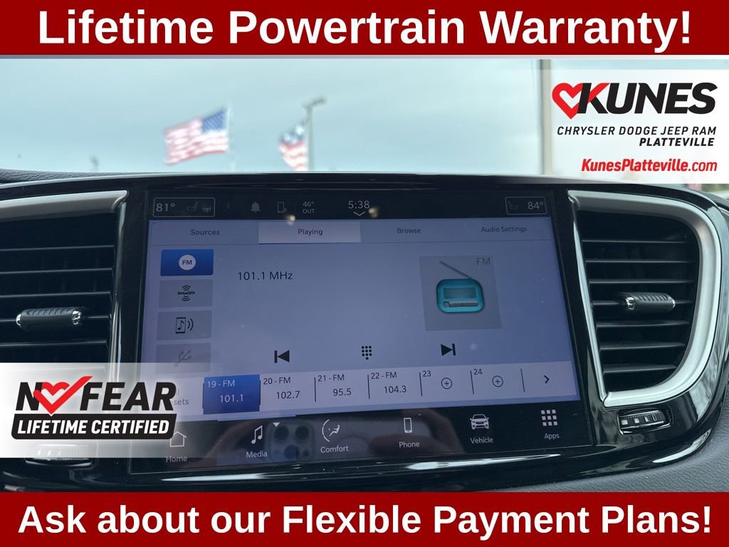 Used 2023 Chrysler Pacifica Touring-L image 21