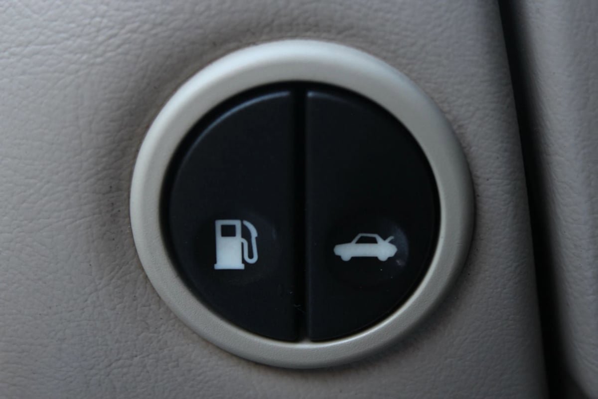 Used 2000 Jaguar XK8 image 23