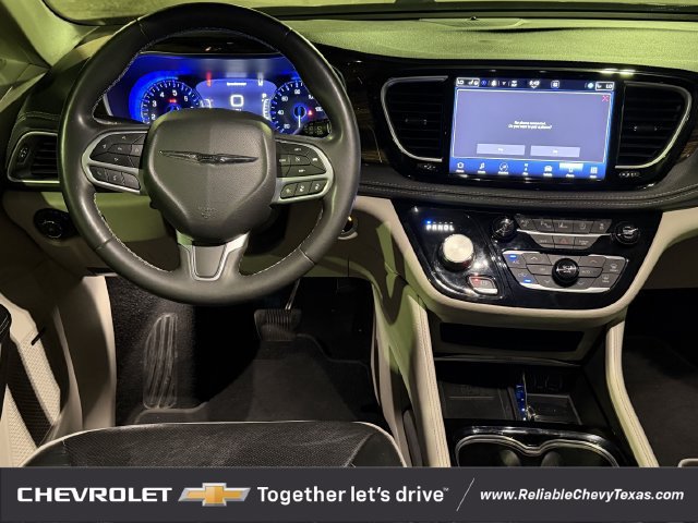 Used 2022 Chrysler Pacifica Limited FWD image 12