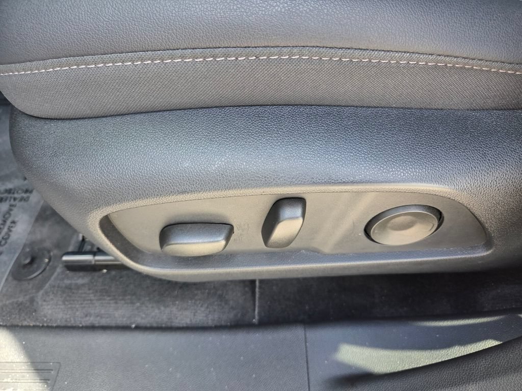 Used 2026 Chevrolet Equinox LT w/ Convenience Package II FWD image 6