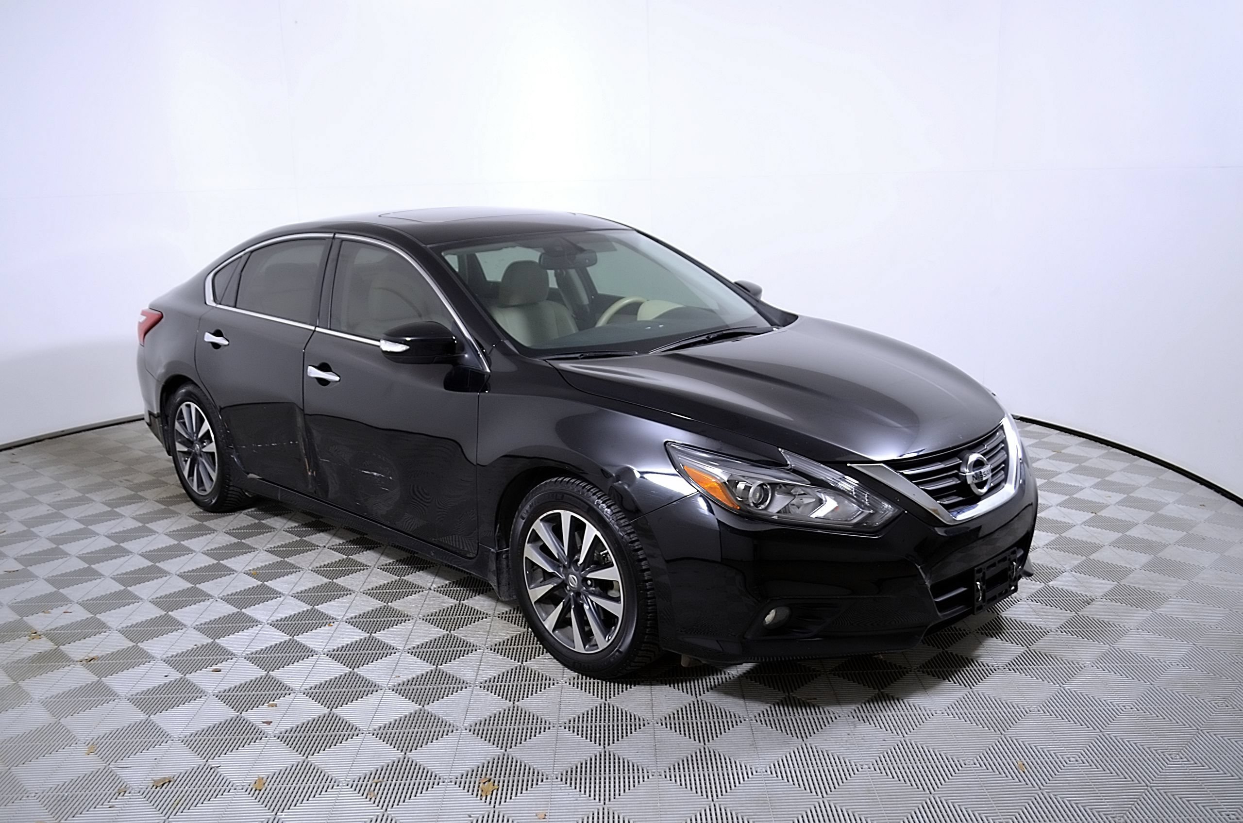 Used 2016 Nissan Altima 2.5 SL w/ 2.5 Technology w/LED Package FWD image 6