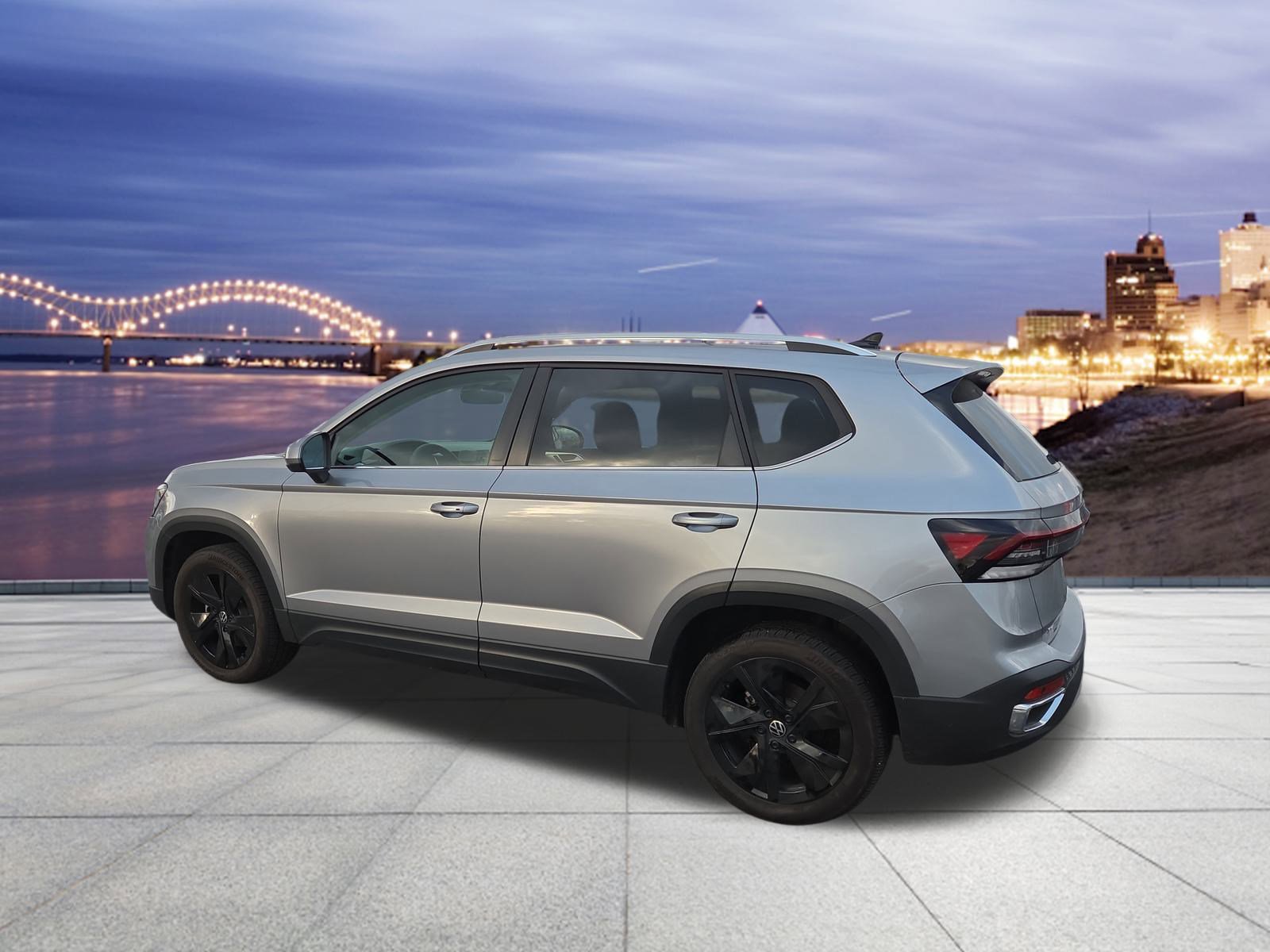 New 2025 Volkswagen Taos SE image 3