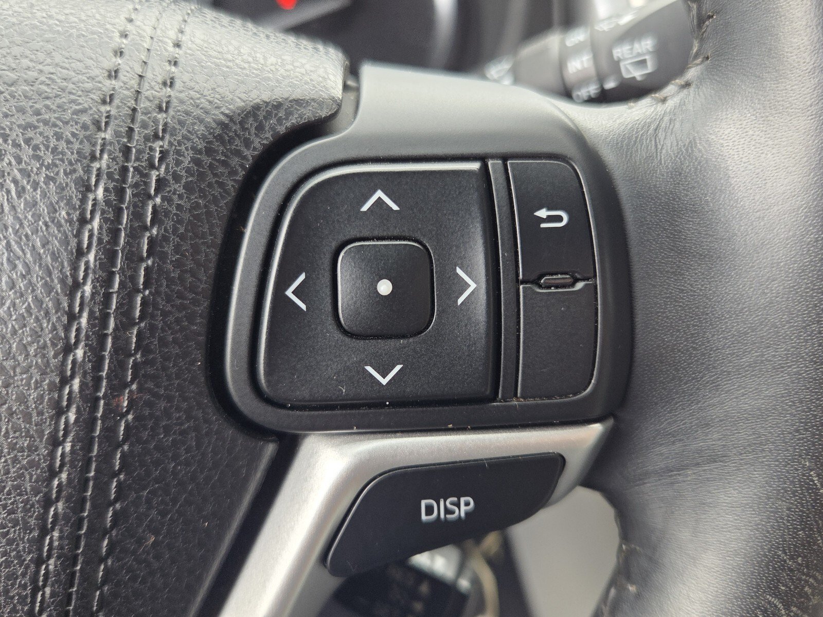 Used 2015 Toyota Highlander Plus FWD image 22