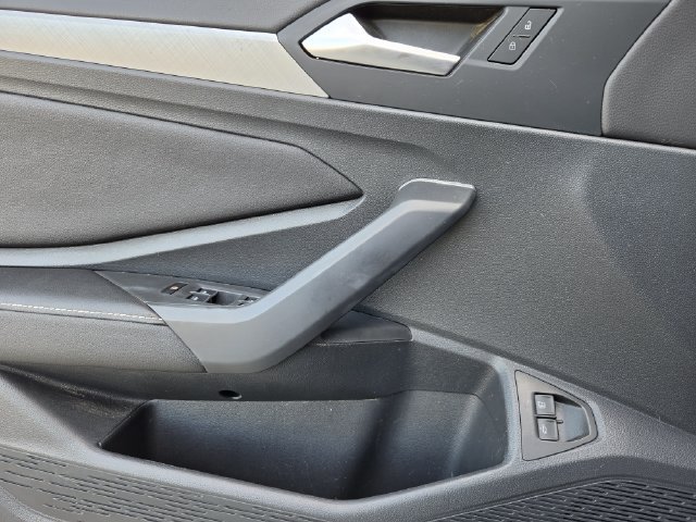 Used 2023 Volkswagen Jetta SE FWD image 25