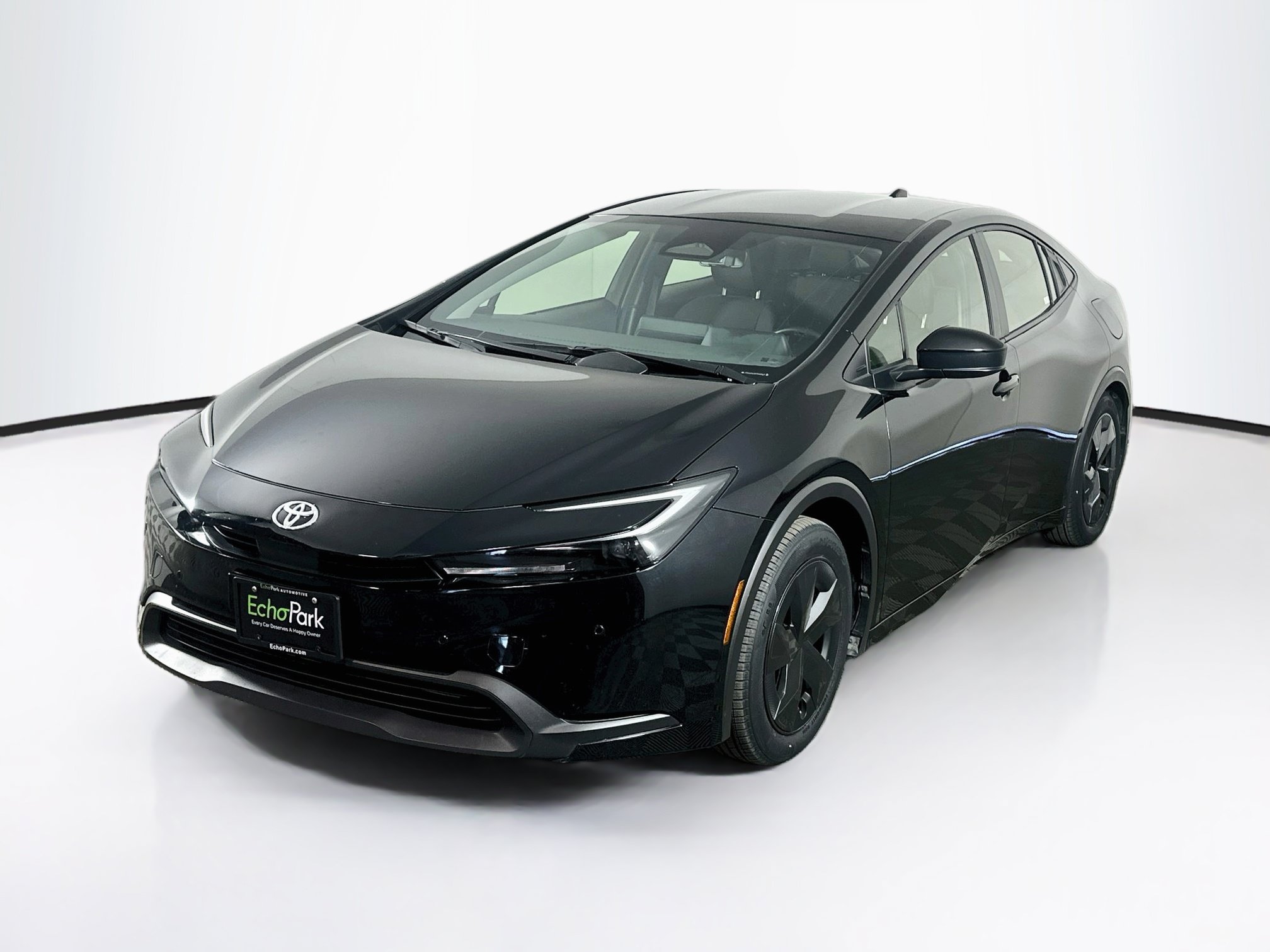Used 2025 Toyota Prius LE FWD image 3