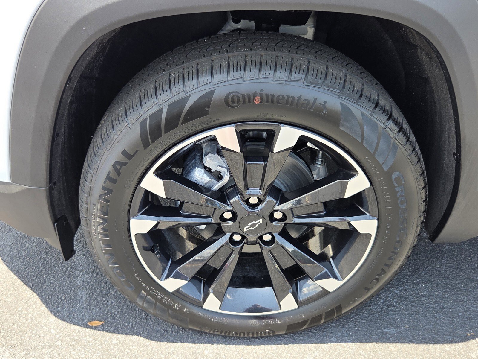 New 2027 Chevrolet Equinox RS w/ LPO, Floor Liner Package AWD/4WD image 4