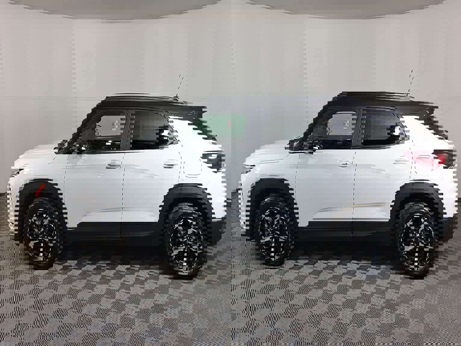 Used 2023 Chevrolet TrailBlazer RS w/ Sun and Liftgate Package image 6