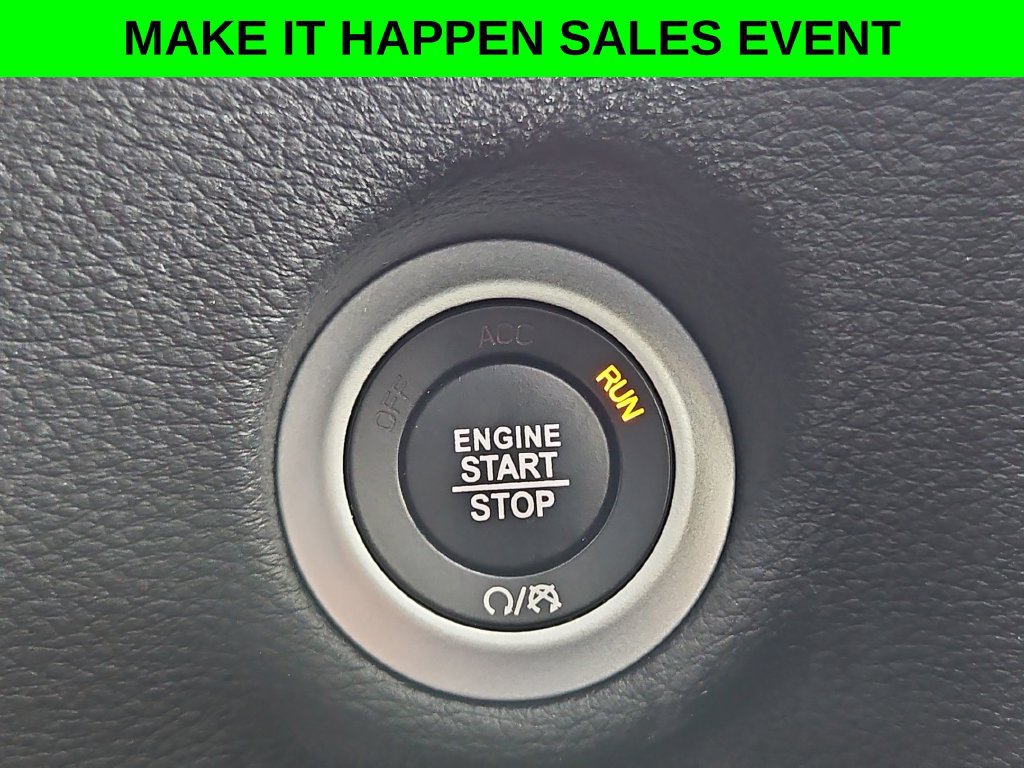 Used 2025 Chrysler Pacifica Limited FWD image 21