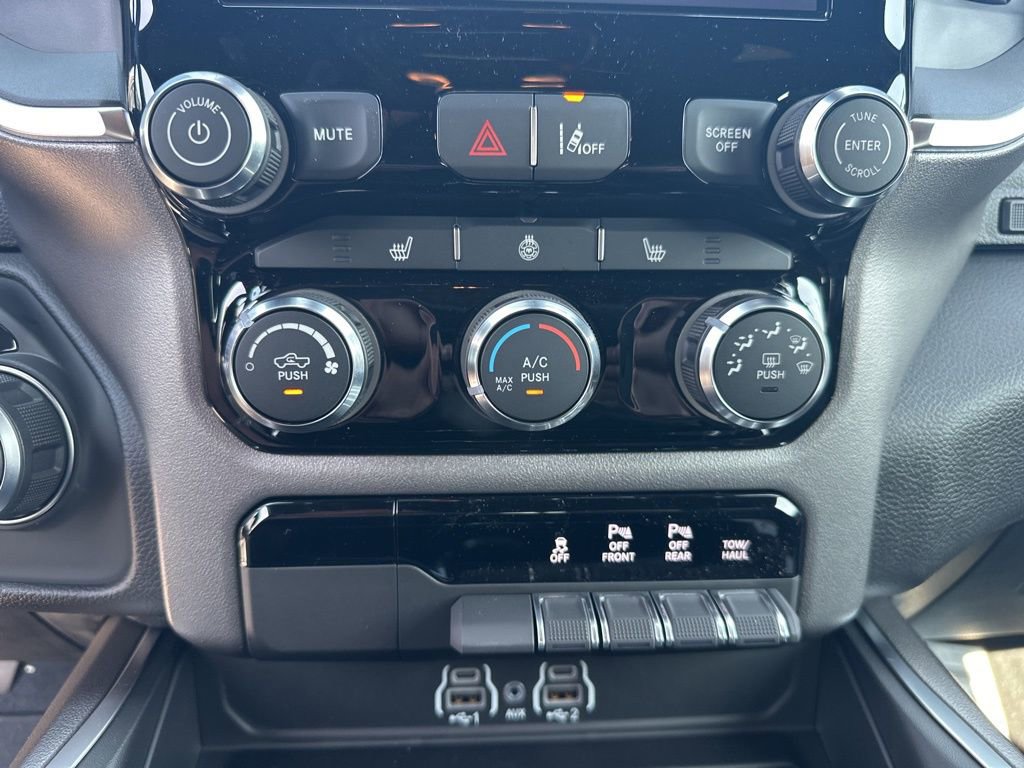 New 2026 RAM 1500 4x4 Crew Cab image 19
