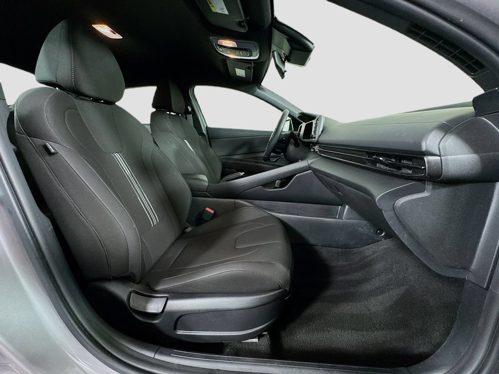 Used 2025 Hyundai Elantra Sport FWD image 29