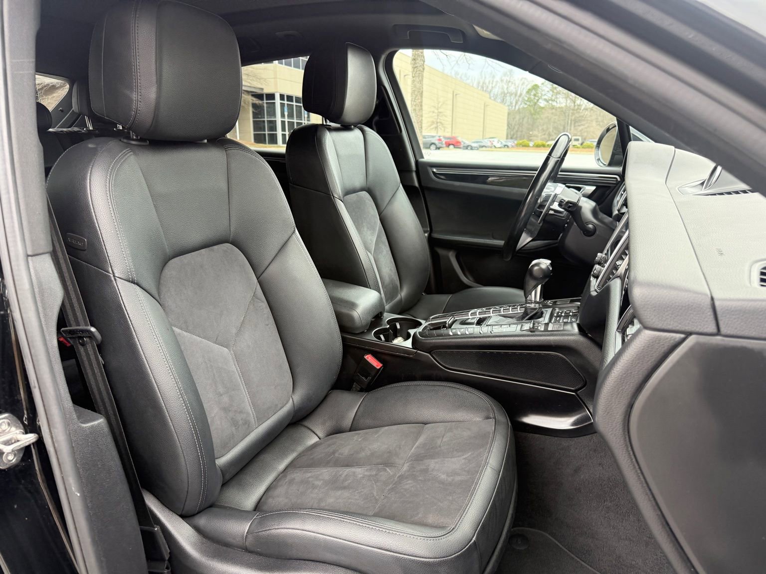 Used 2018 Porsche Macan Sport Edition image 36