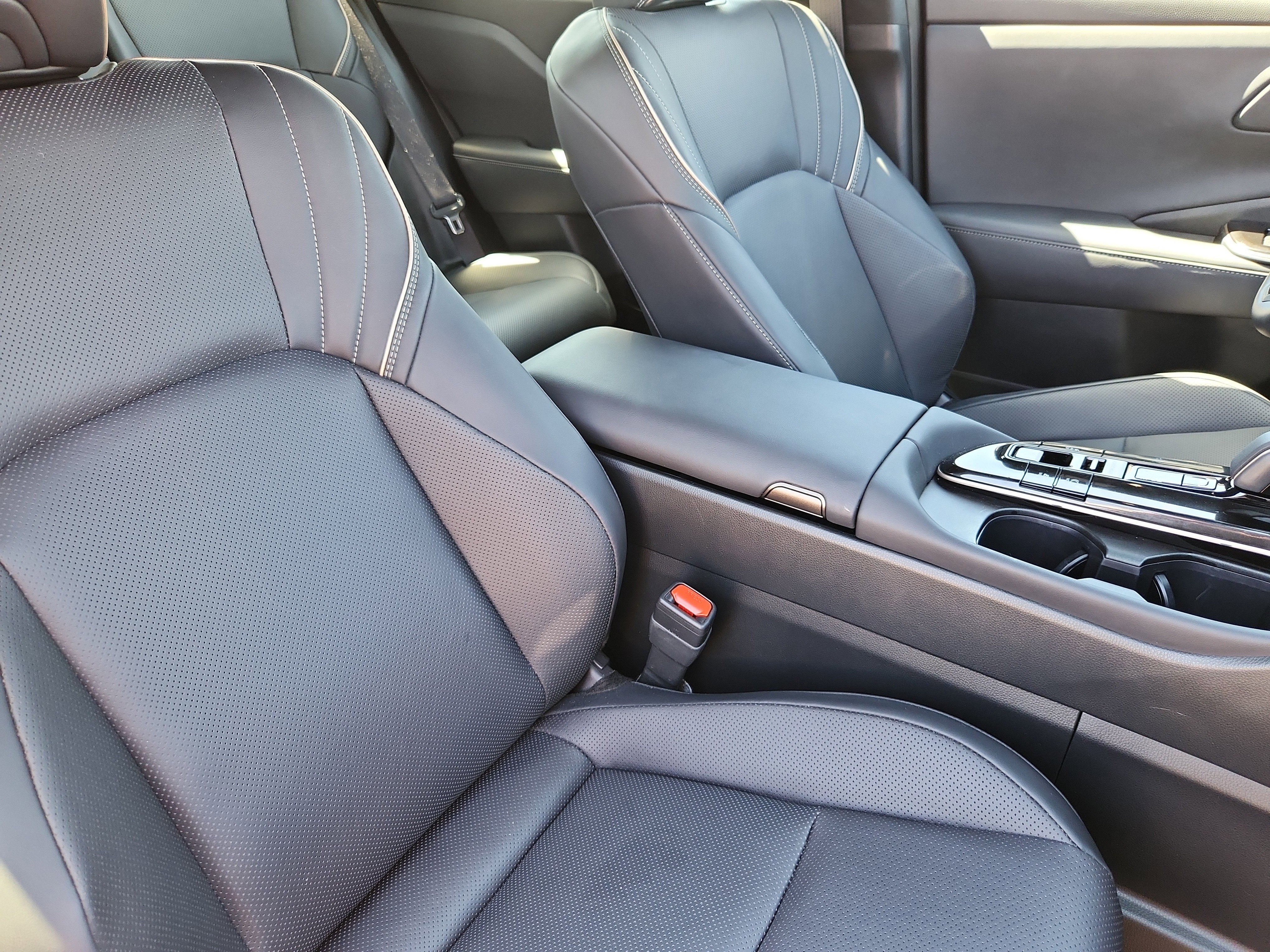 Used 2025 Toyota Crown Signia w/ Advanced Technology Package image 13