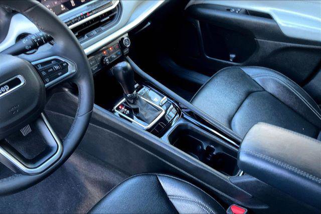 Certified 2025 Jeep Compass Limited image 17