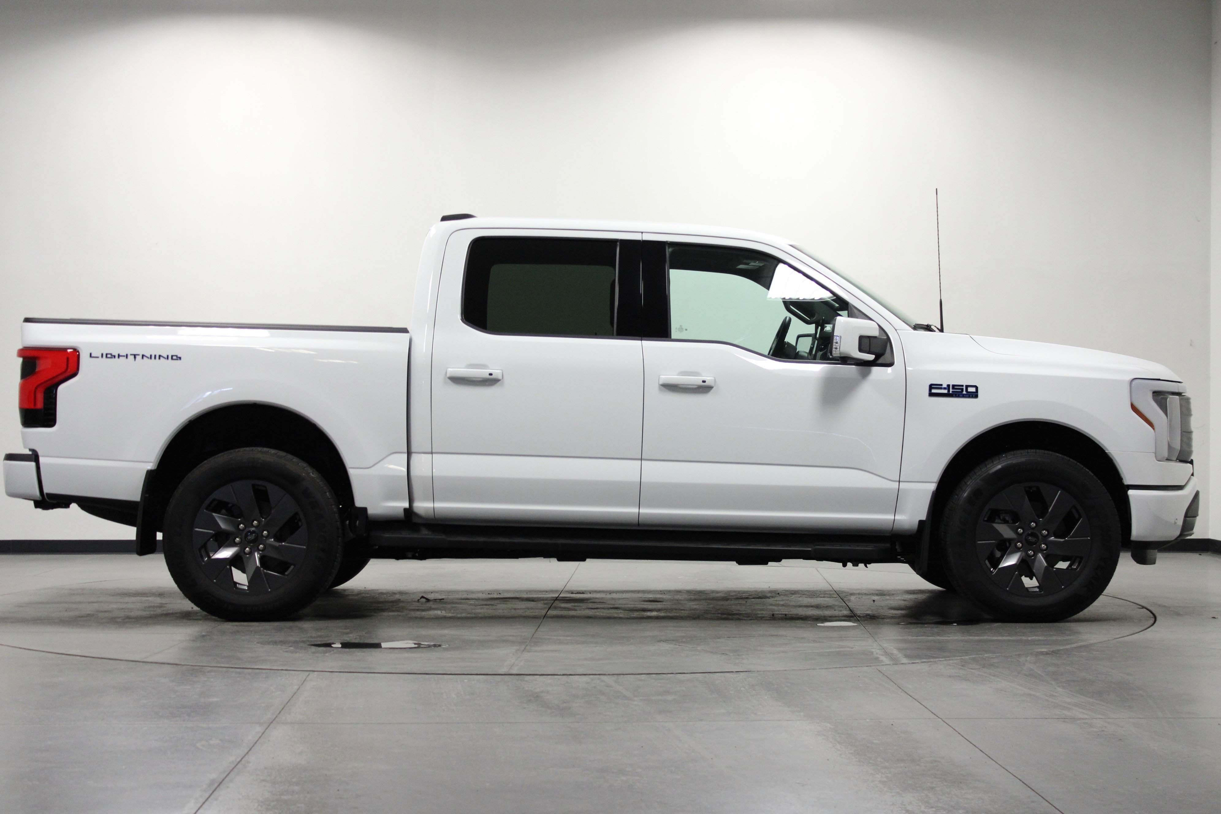 Used 2024 Ford F150 Lightning Lariat image 3