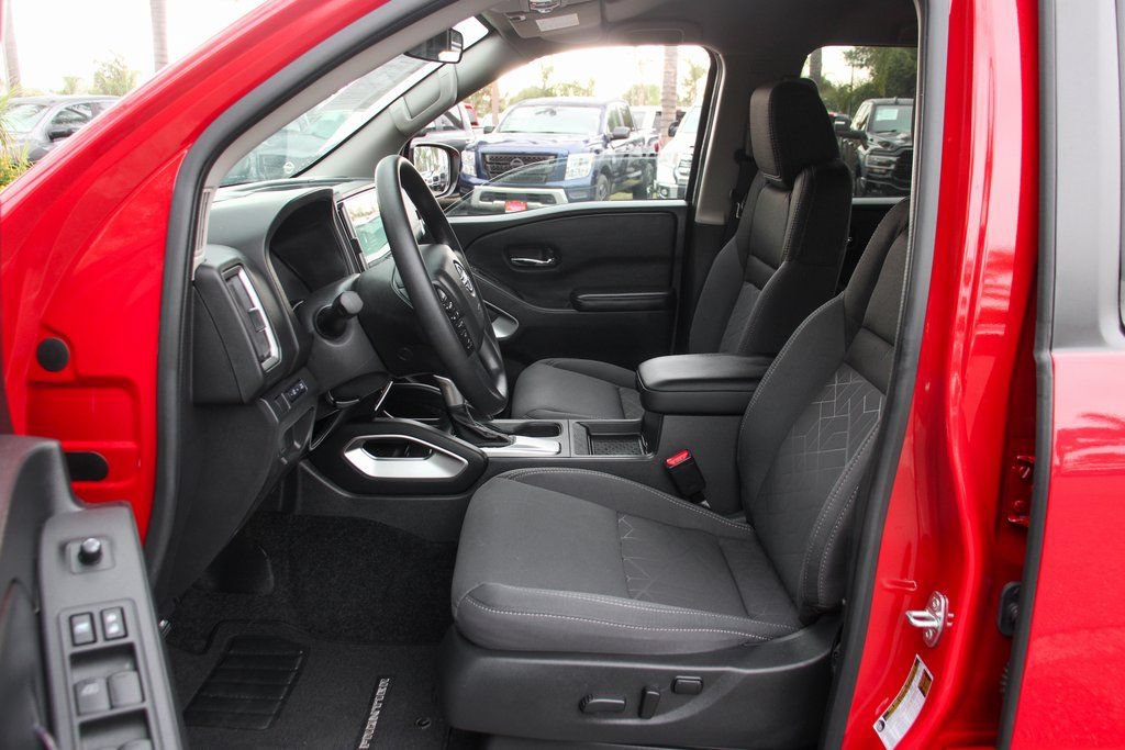 Used 2025 Nissan Frontier SV AWD/4WD image 16