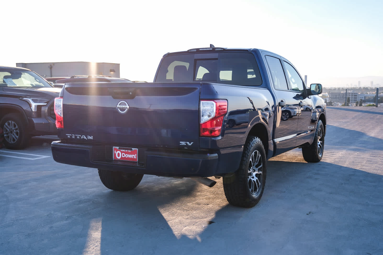 Used 2022 Nissan Titan SV RWD image 4