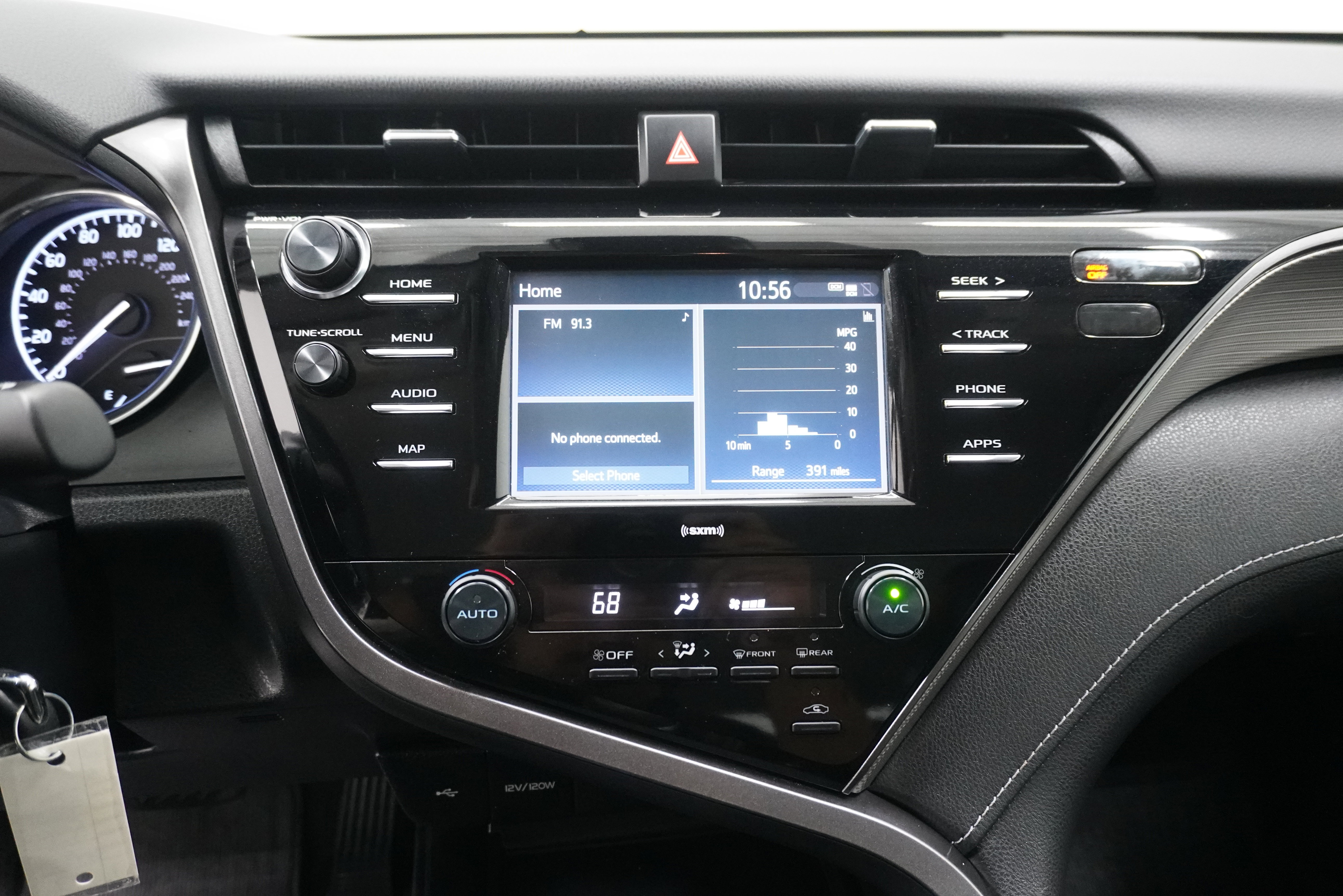 Used 2020 Toyota Camry SE FWD image 18