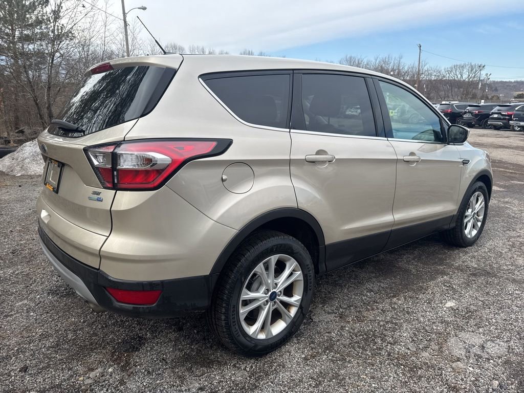 Used 2017 Ford Escape SE image 9