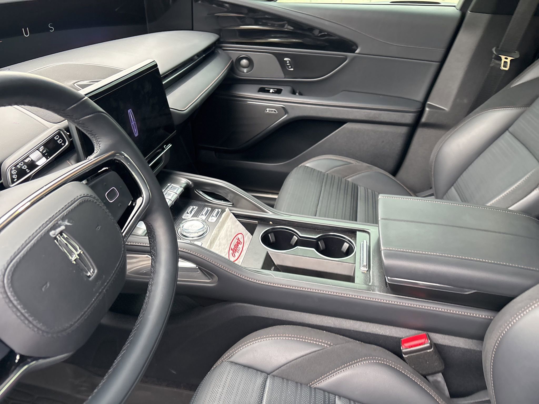 Used 2024 Lincoln Nautilus Reserve w/ Equipment Group 202A image 11