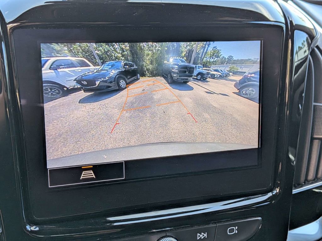 Used 2022 Chevrolet Traverse LT image 20