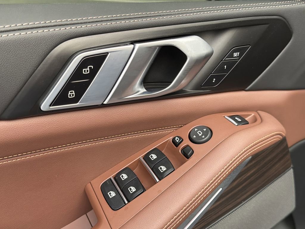 Used 2025 BMW X5 sDrive40i w/ M Sport Package image 23