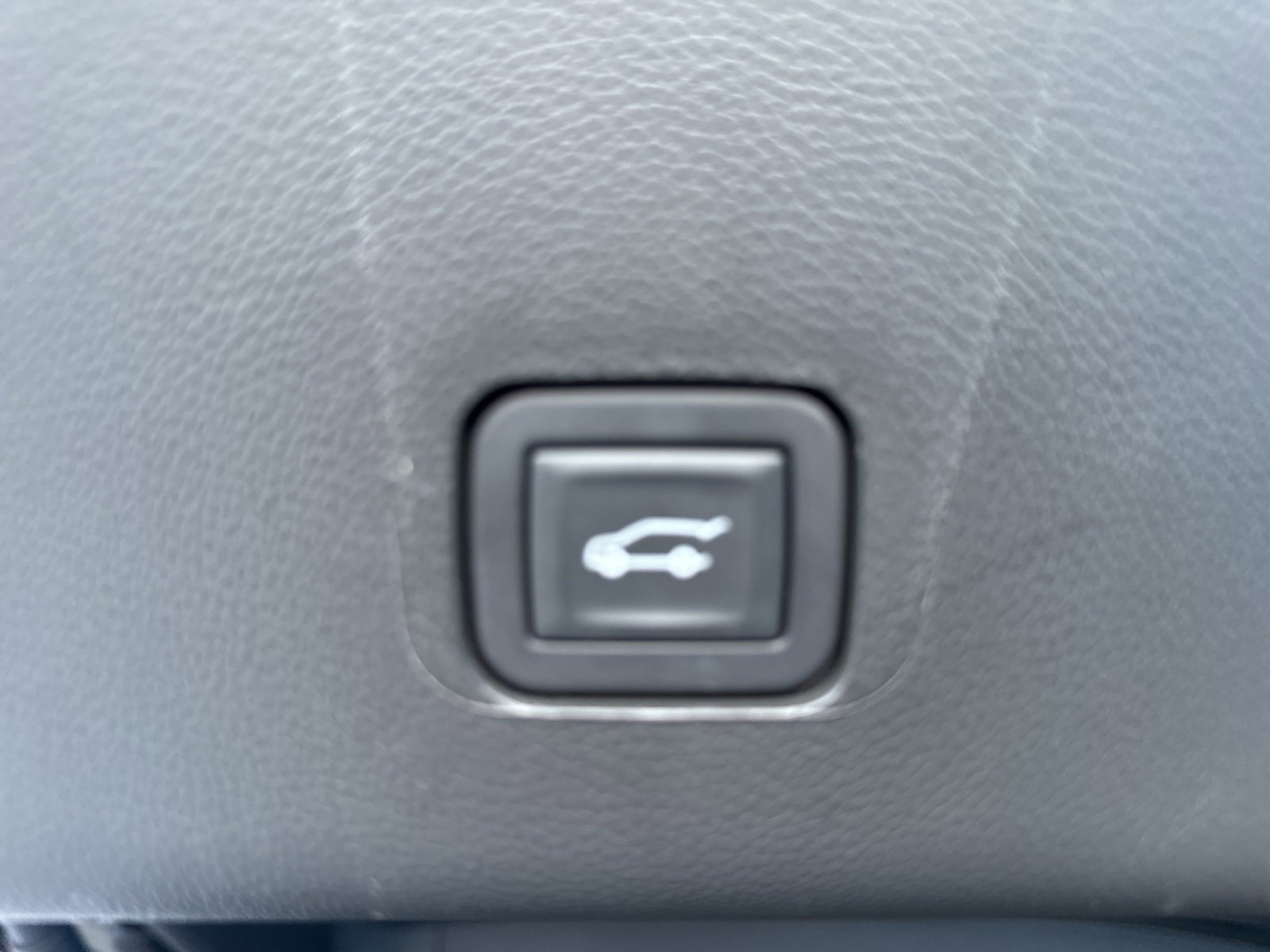 Used 2023 Chevrolet Traverse LT image 14