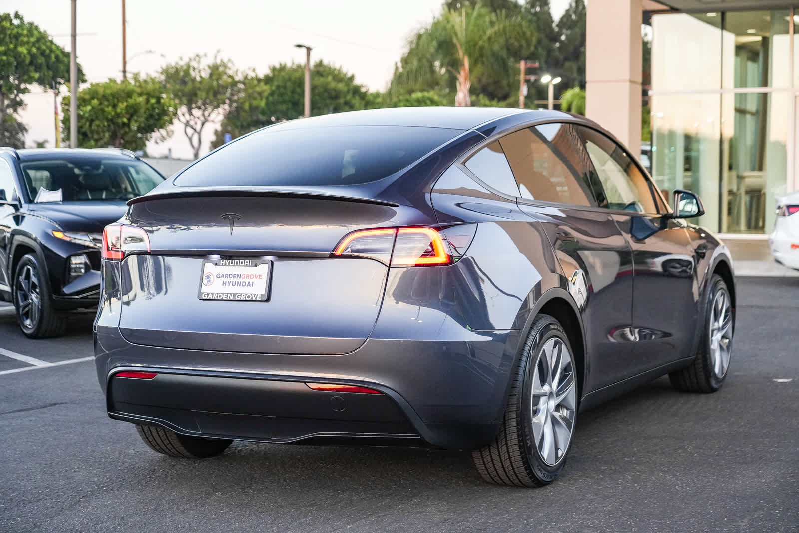 Used 2023 Tesla Model Y 2WD image 6
