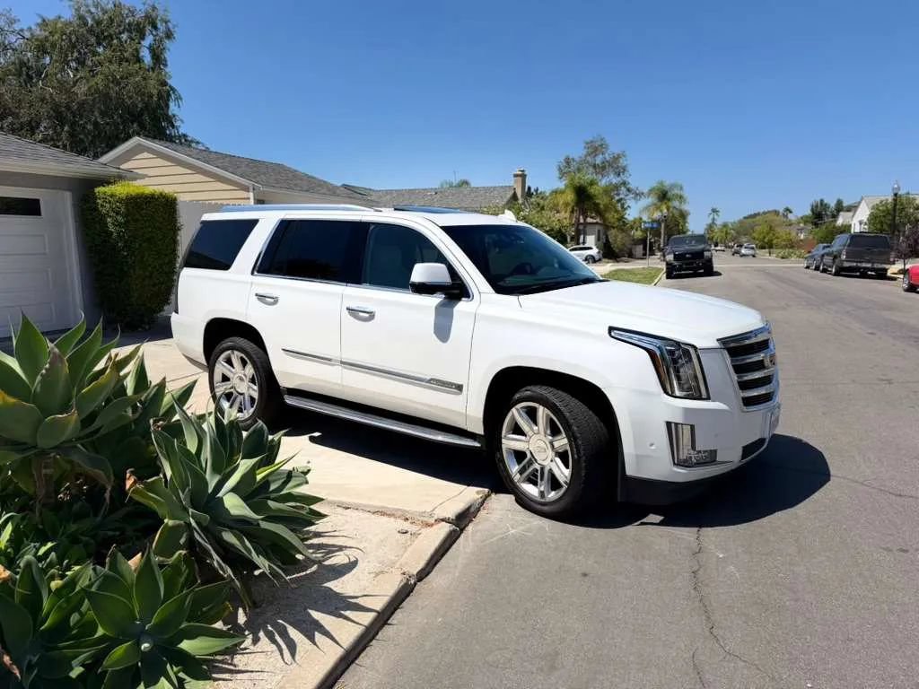 Used 2020 Cadillac Escalade Luxury RWD image 25